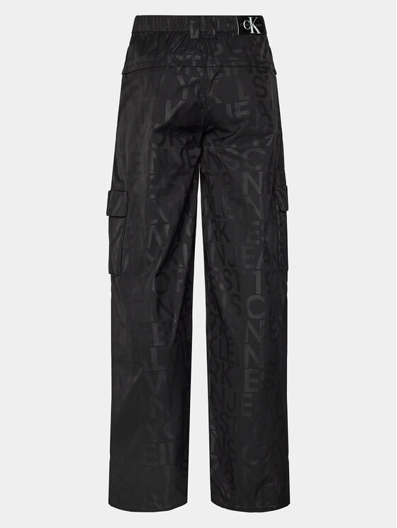 Calvin Klein Jeans Calvin Klein Jeans Pantaloni din material Loose Logo Aop Cargo Pant J20J222596 Negru Regular Fit