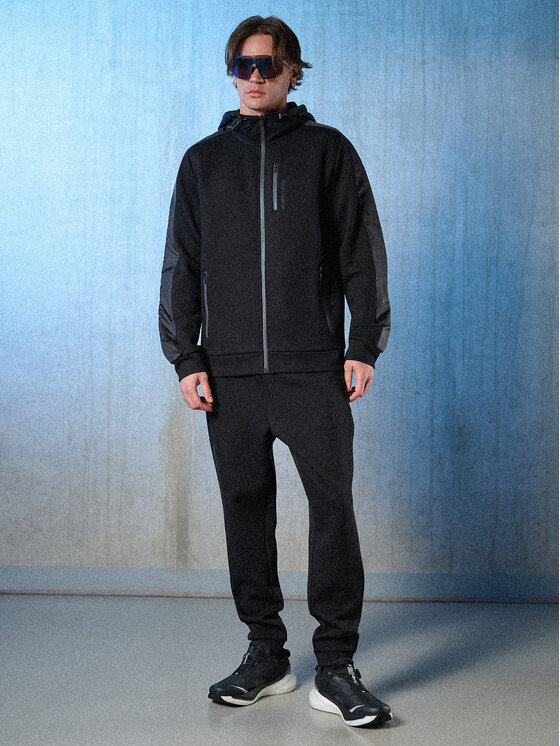 4F 4F Spodnie dresowe IN MOTION Czarny Regular Fit