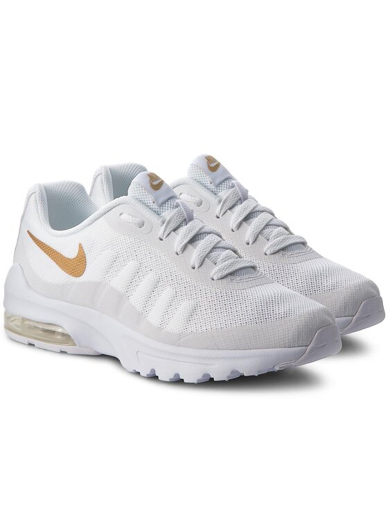 Nike air max invigor white gold best sale