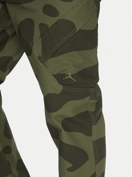Nike Nike Hlače iz tkanine FZ2060 Khaki Regular Fit