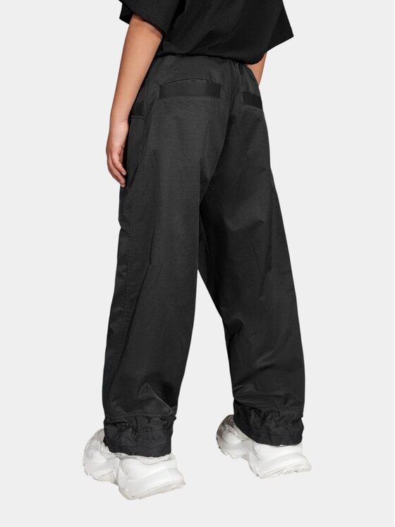 MADE BY SOCIETY MADE BY SOCIETY Spodnie materiałowe Duality - P37892 Czarny Basic Fit