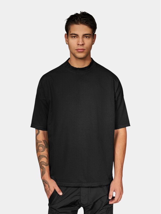 MADE BY SOCIETY MADE BY SOCIETY T-Shirt Absolute Dark - T17794 Czarny Basic Fit