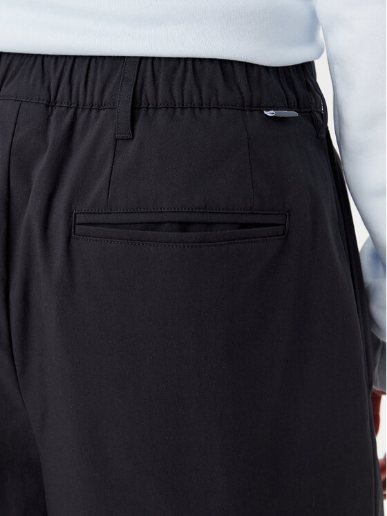New Balance New Balance Stoffhose Boylston WP51538 Schwarz Relaxed Fit