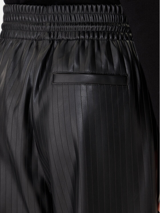 BOSS BOSS Ādas imitācijas bikses Talpina 50548123 Melns Relaxed Fit