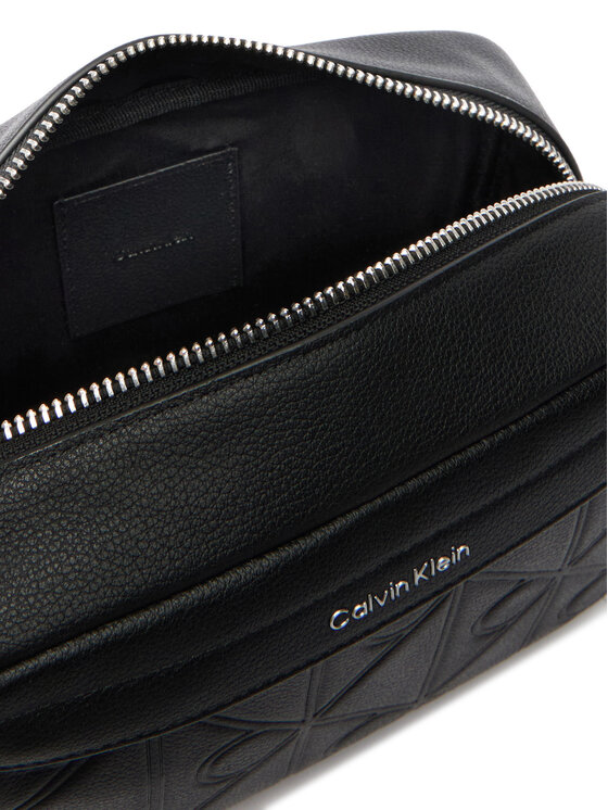 Calvin Klein Calvin Klein Kosmetický kufřík Xl Emblem Aop Embo?Ss Dopp Kit LV04D1179G Černá