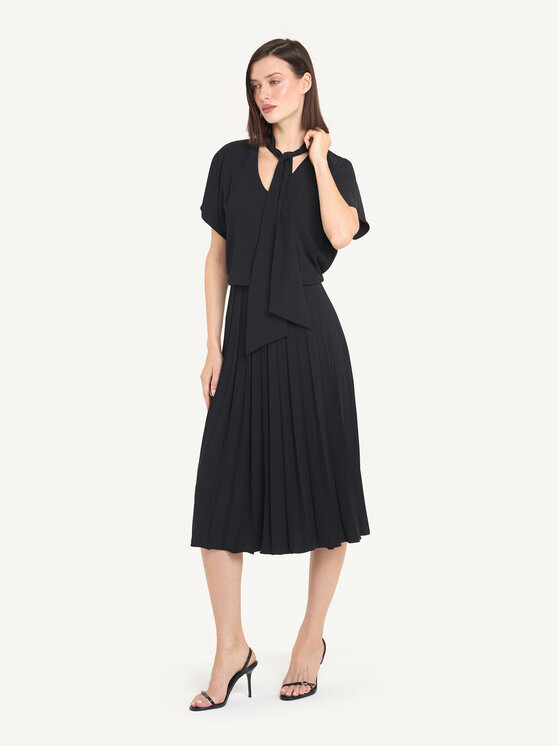 KMX KMX Sukienka koktajlowa 924970007 Czarny Flare Fit