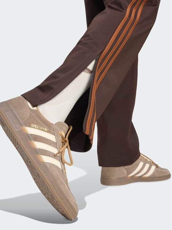 adidas adidas Spodnie materiałowe 159128 Brązowy ciemny Regular Fit
