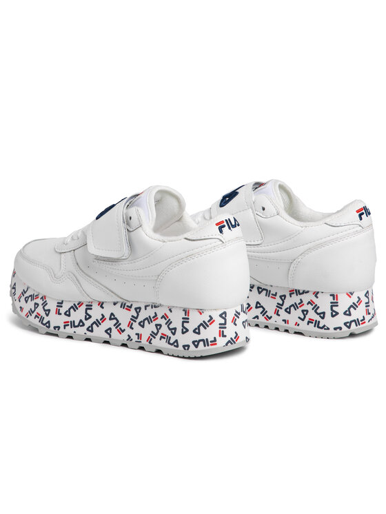 white tennis shoes fila