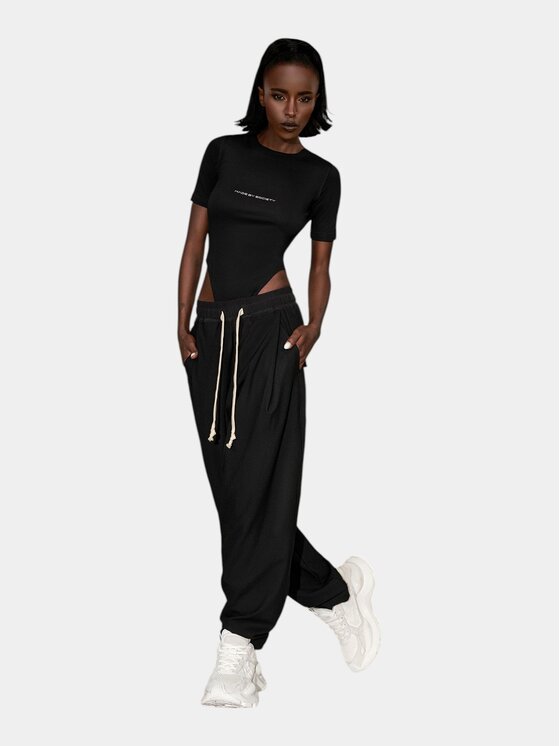 MADE BY SOCIETY MADE BY SOCIETY Spodnie materiałowe Pantaloni cu pense - P26312 Czarny Basic Fit