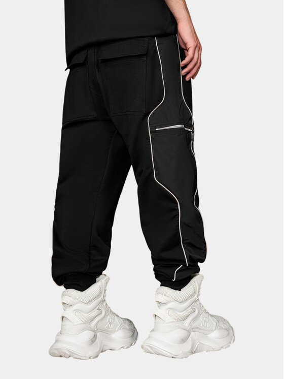MADE BY SOCIETY MADE BY SOCIETY Spodnie materiałowe Pantaloni AKASHA - P17404 Czarny Basic Fit