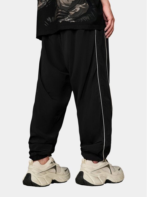 MADE BY SOCIETY MADE BY SOCIETY Spodnie materiałowe Pantaloni CHICANE - P17467 Czarny Basic Fit