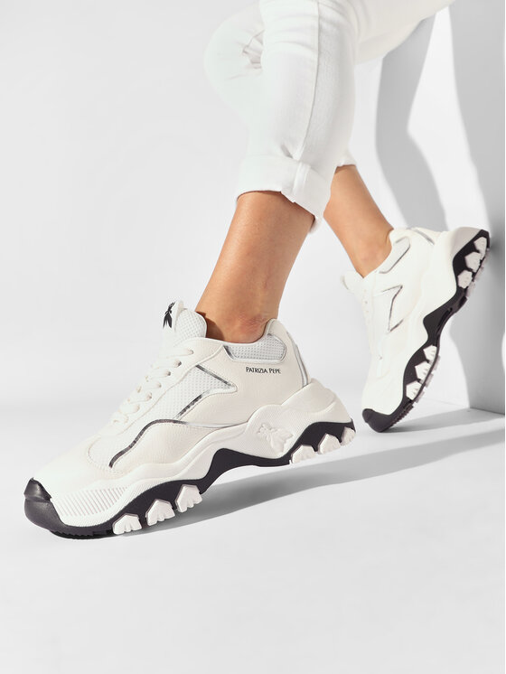 Patrizia Pepe Patrizia Pepe Sneakersy 8Z0081/E028-J3E8 Bílá