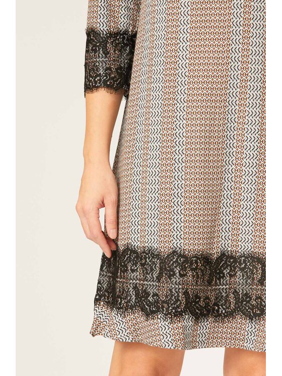 QUIOSQUE QUIOSQUE Každodenní šaty RETROWALL DRESS Barevná Regular Fit