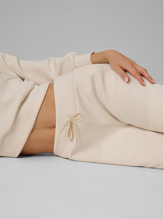 4F 4F Spodnie dresowe COSY Kremowy Regular Fit