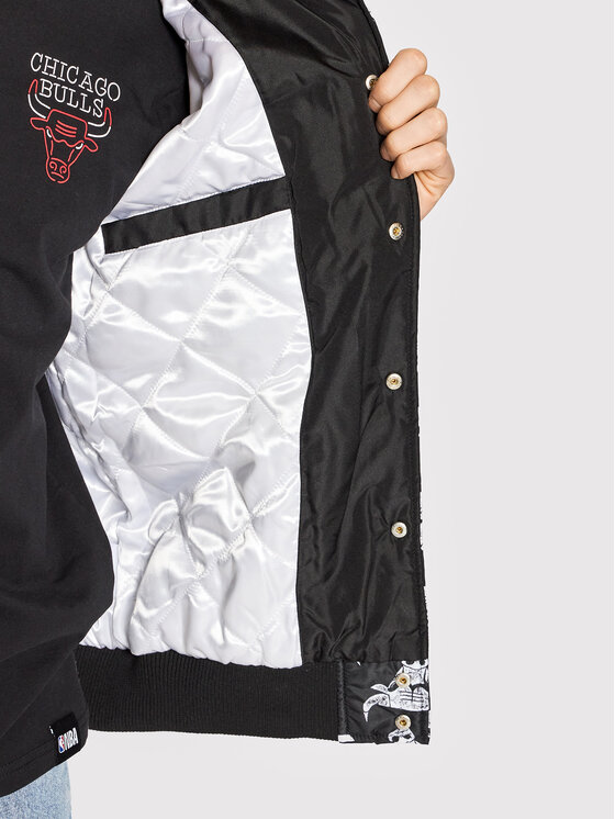 New Era New Era Bomber Chicago Bulls All Over Logo 12893178 Crna Regular Fit