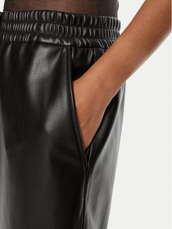 HUGO Hugo Hose aus Kunstleder Halmara-1 50516876 Schwarz Relaxed Fit