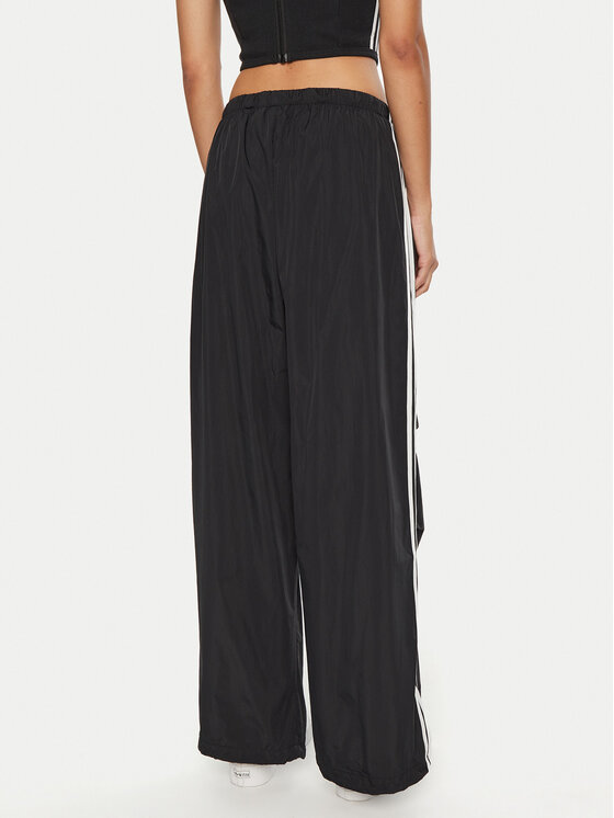 adidas adidas Teplákové nohavice 3-Stripes Woven Parachute IY7251 Čierna Loose Fit