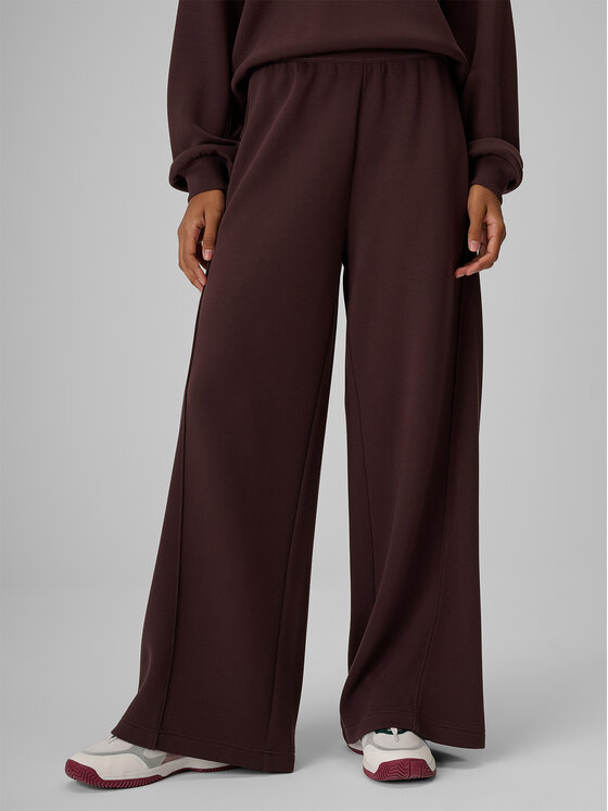 4F 4F Spodnie dresowe ESSENTIAL Brązowy ciemny Regular Fit