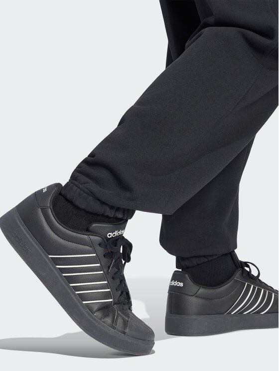 adidas adidas Spodnie dresowe 165185 Czarny Regular Fit