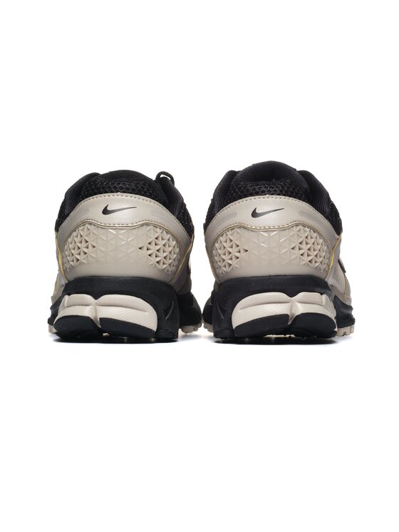 Nike Nike Sneakersy ZOOM VOMERO 5 MET Brązowy