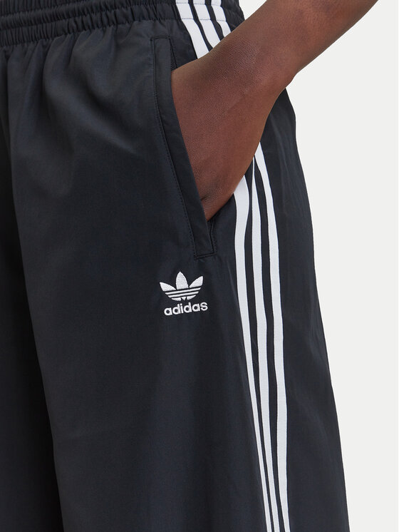 adidas adidas Donji dio trenerke adicolor Firebird JD3390 Crna Loose Fit