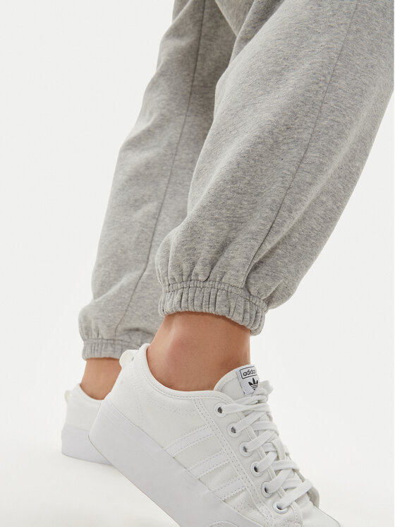 adidas adidas Долнище анцуг Essentials Fleece IA6432 Сив Regular Fit