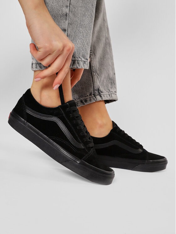 Vans old skool 2025 womens all black