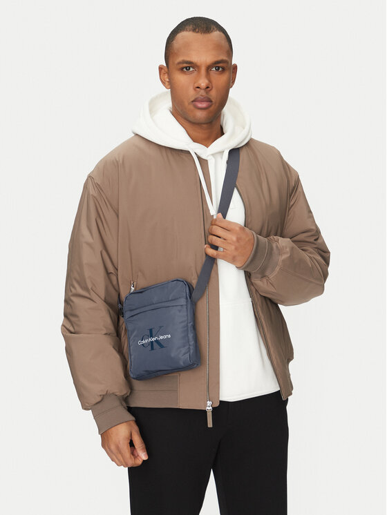 Calvin Klein Jeans Calvin Klein Jeans Taška cez rameno Sport Essentials Reporter 18 LV04G3000G Tmavomodrá