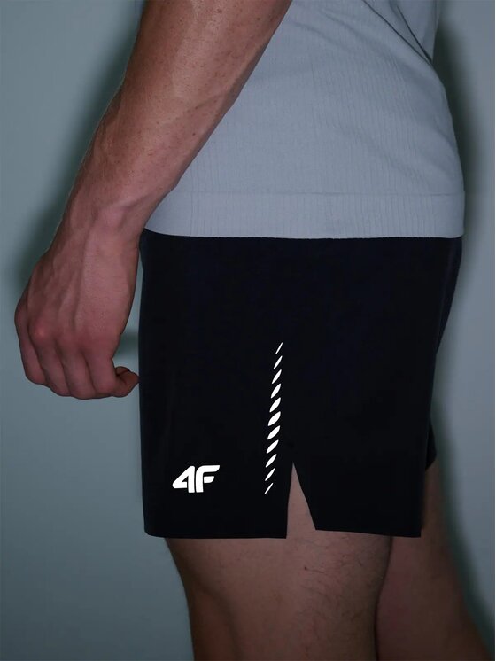 4F 4F Αθλητικό σορτς 4FWAW24TFSHM633-22S Μαύρο Regular Fit