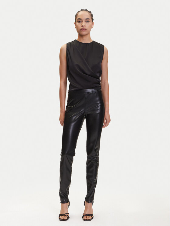 Guess Guess Hlače iz umetnega usnja W4BB18 WGIK0 Rjava Slim Fit