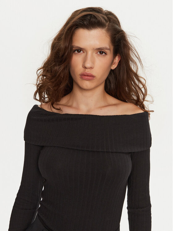 Vila Vila Halenka Ommi 14104637 Černá Regular Fit