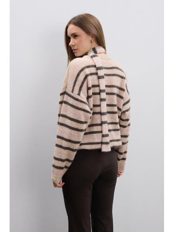 Fobya Fobya Sweter F2112 Beżowy Basic Fit