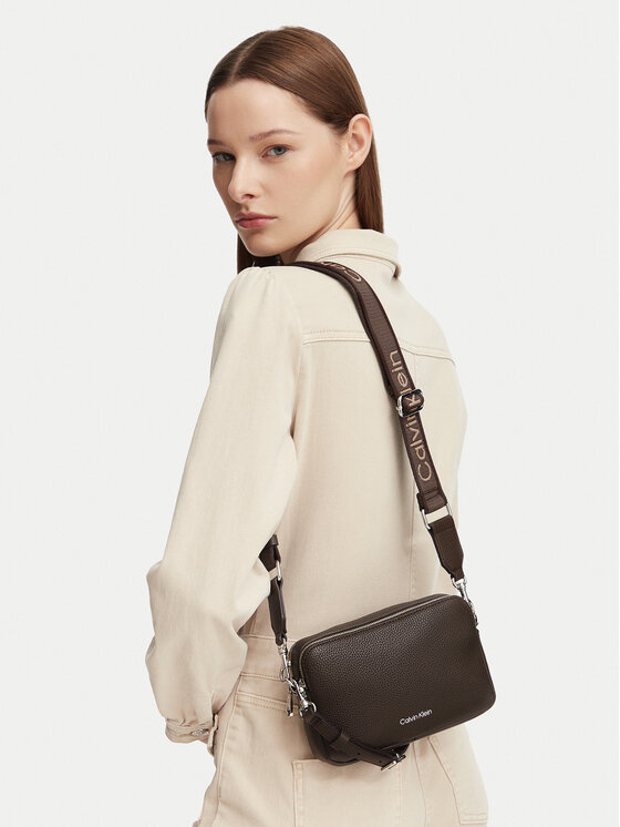 Calvin Klein Geantă Webbing 2X Strap Camera Bag LV04F3656G Maro închis
