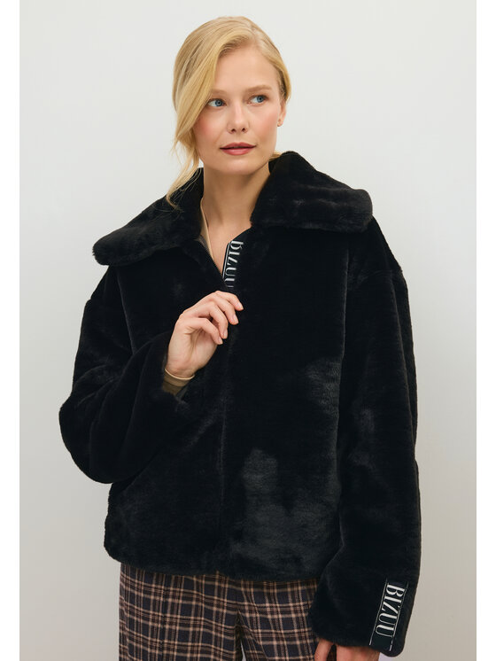 BIZUU BIZUU Futro FLUFFY FAUX FUR WARM WINTER Czarny Standard Fit
