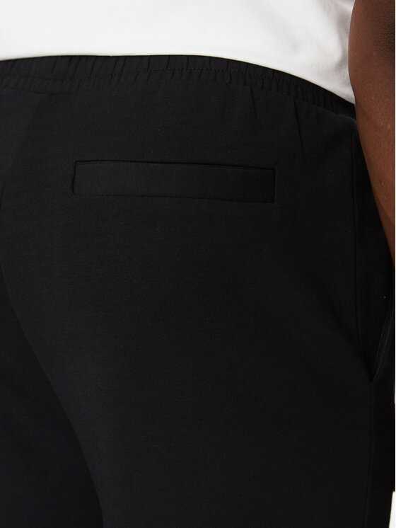BOSS BOSS Spordišortsid Headlo 50506120 Must Regular Fit