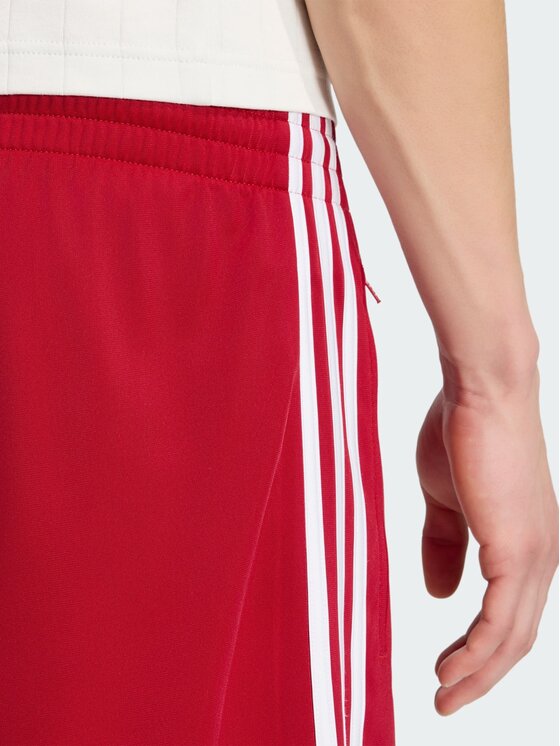 adidas adidas Szorty materiałowe 159247 Czerwony Regular Fit