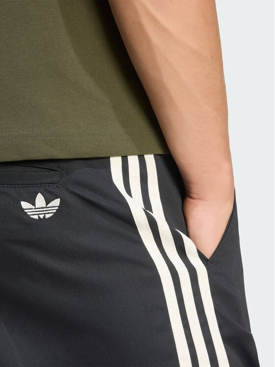 adidas adidas Stoffhose 3 Stripes Pleated Trousers KE4177 Schwarz Regular Fit