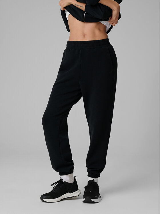 4F 4F Spodnie dresowe COSY Czarny Regular Fit