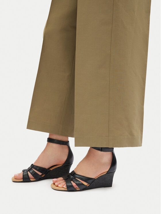 Clarks Clarks Sandaalid Kyarra Joy 26171242 Must