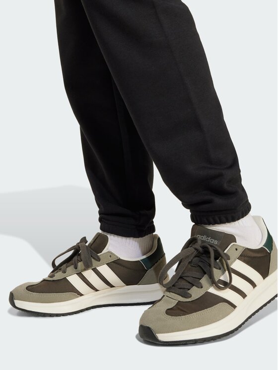 adidas adidas Spodnie materiałowe 140775 Czarny Regular Fit