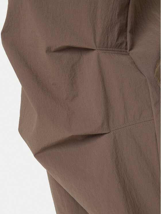 adidas adidas Pantaloni di tessuto Premium Essentials Utility Parachute JW1087 Marrone Loose Fit