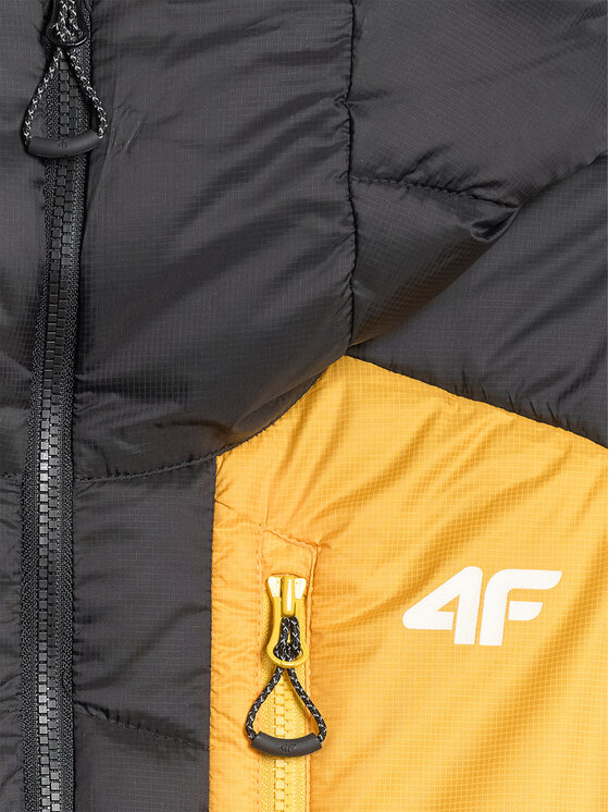 4F 4F Kurtka outdoor HALNY Czarny Regular Fit