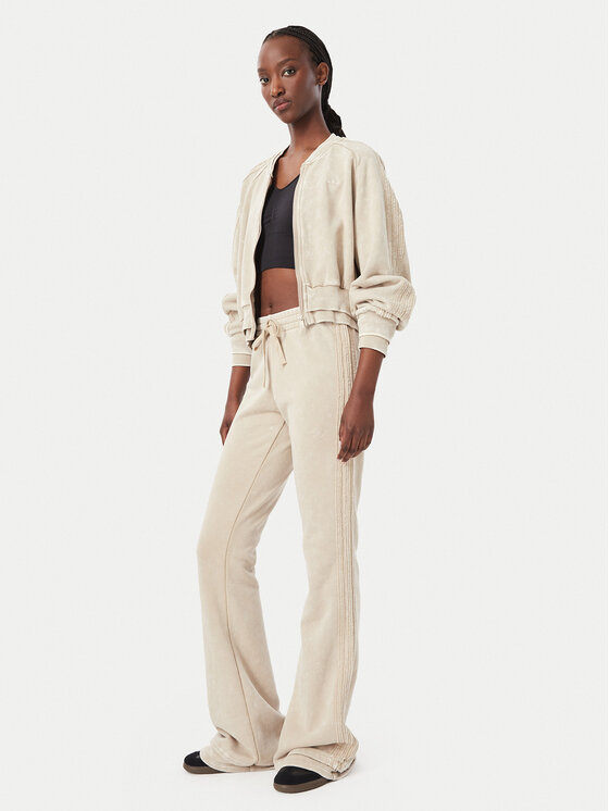 adidas adidas Spodnie dresowe Sst Bootcut Pant KT1915 Beżowy Bootcut Fit