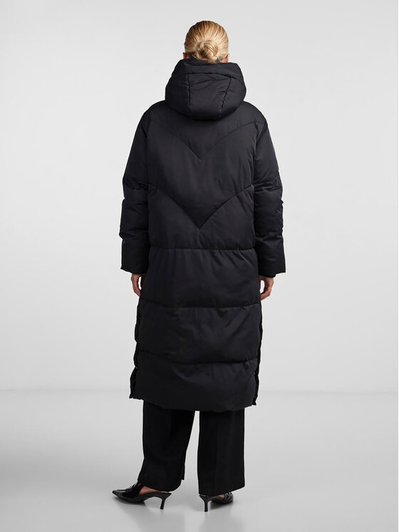 YAS YAS Pūkinė striukė 26030707 Juoda Regular Fit
