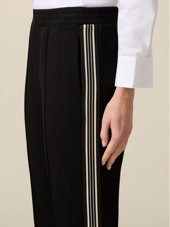 Oltre Oltre Pantaloni di tessuto P844J002438N033 Nero Boy Fit