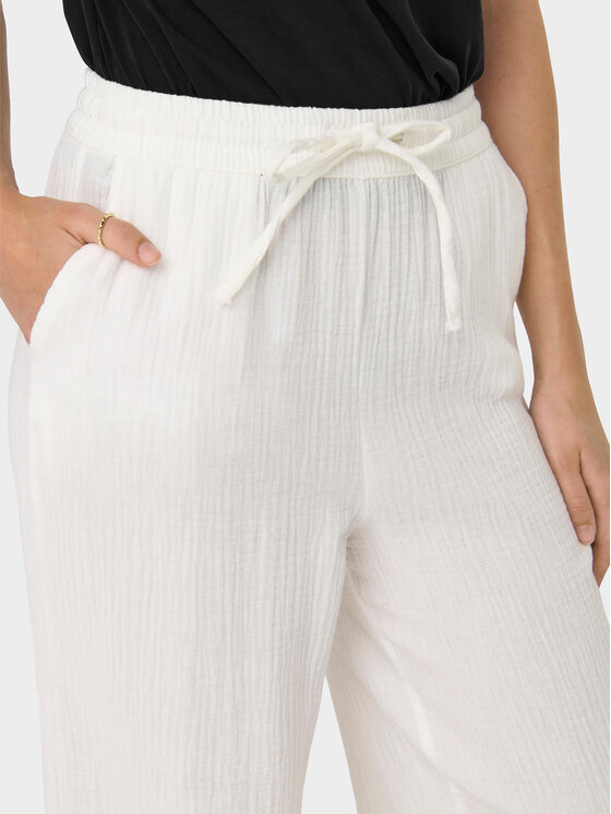 ONLY ONLY Pletene hlače Thyra 15296375 Bela Comfort Fit