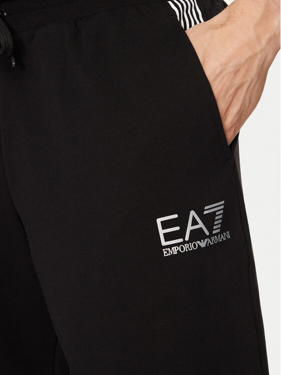 EA7 Emporio Armani EA7 Emporio Armani Спортни шорти 3DPS66 PJLIZ 1200 Черен Regular Fit