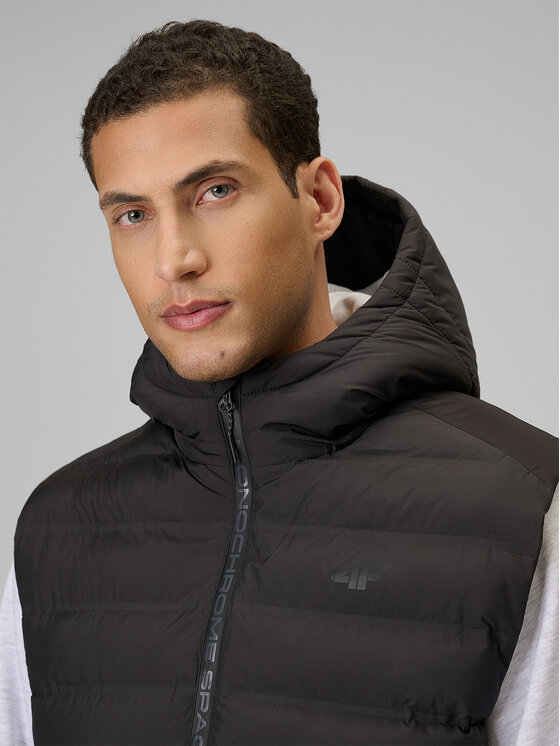 4F 4F Kamizelka MIDSHOP TEXTILE Czarny Regular Fit