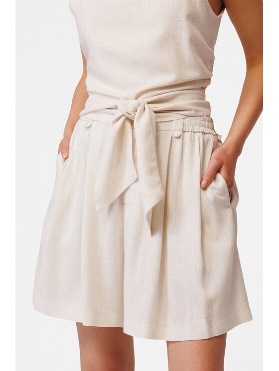 LE POSSÉ LE POSSÉ Pantaloncini di tessuto B Beige chiaro Loose Fit
