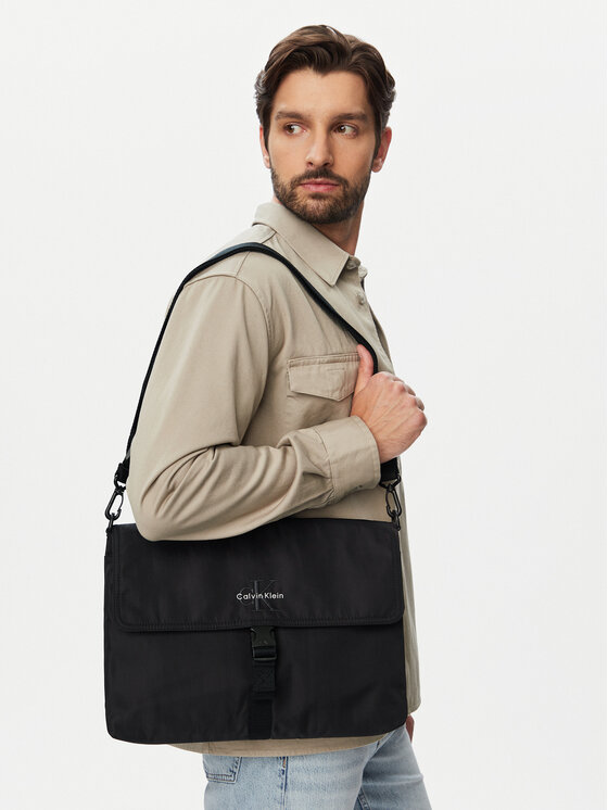 Calvin Klein Geantă crossover Bold Laptop Sleeve W/ Strap (Nyl LV04D1222G Negru
